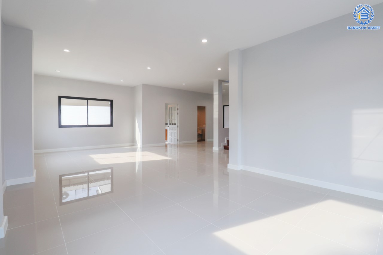 บ้านมือสองตกแต่งใหม่ หลังใหญ่พร้อมเข้าอยู่ ม.เมืองดี พุทธมณฑลสาย 2 หลังมุม เนื้อที่ 92.8 ตร.ว. ฟังก์ชันจัดเต็ม 4 ห้องนอน 4 ห้องน้ำ จอดรถได้ถึง 4 คัน บนทำเลใกล้ทางคู่ขนานลอยฟ้าบรมราชชนนี และเซ็นทรัลปิ่นเกล้า